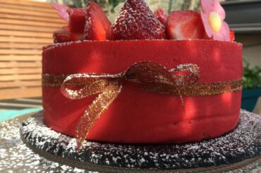 Mon fraisier, biscuit Joconde, crème mousseline à la vanille, pâte d'amande maison !