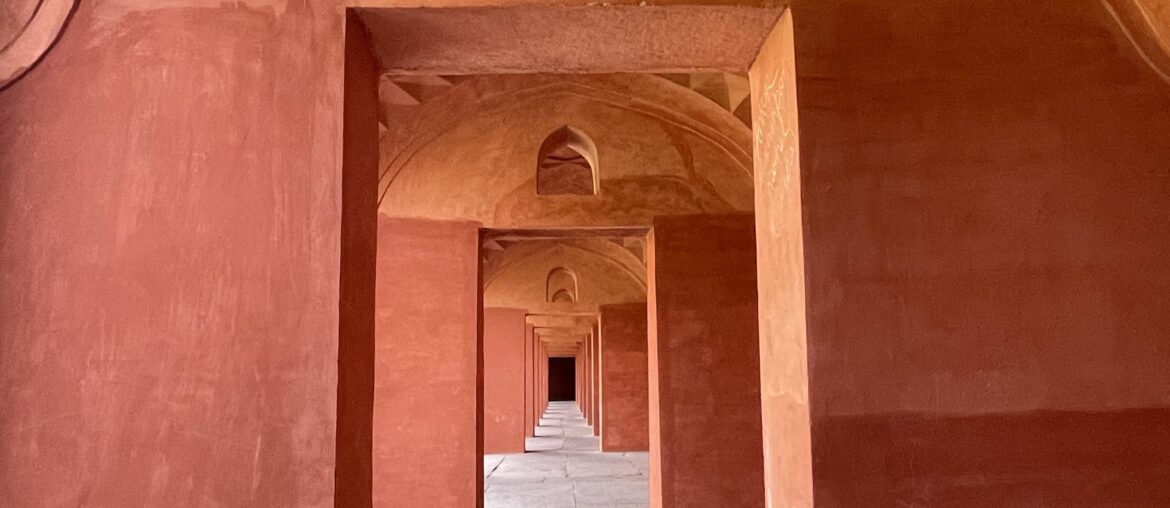 The Jilaukhana (Forecourt) of the Taj Mahal - Agra, Taj Ganj [3024x4032] [OS]