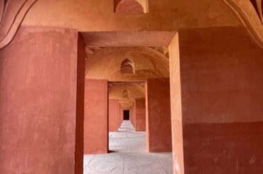 The Jilaukhana (Forecourt) of the Taj Mahal - Agra, Taj Ganj [3024x4032] [OS]