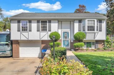 144 Glenwood Drive, Elizabeth, PA