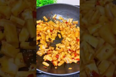 Stir fry lotus root like this, even without meat gourmet home cooking