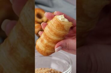 Prepare the best croissants at home - with puff pastry twisted over tablespoons