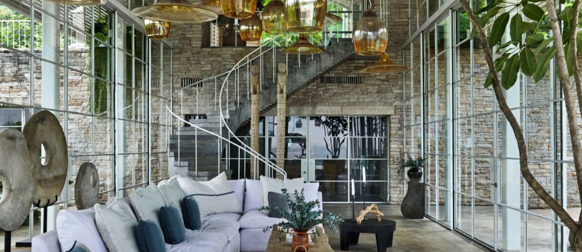 Holiday home on hillside above Mumbai Bay [1576 x 2364]