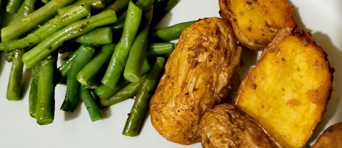 Hampe de bœuf, haricots et pomme de terre rôtis