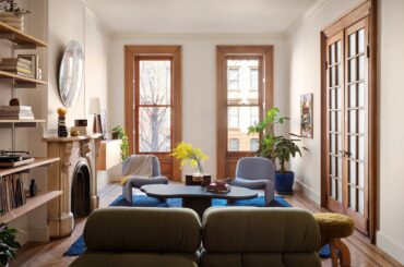 Living room on the parlor floor of a restored and renovated 1880s townhouse, Brooklyn, New York City [2000x1600]