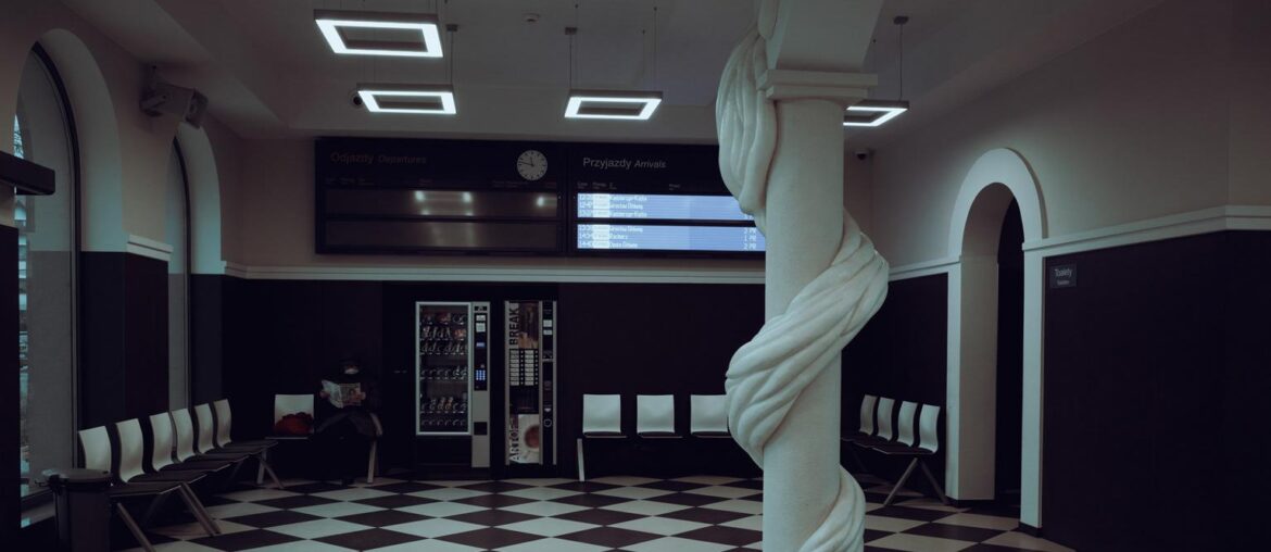 Waiting room of the train station in Gogolin, Poland. [1535x1023]