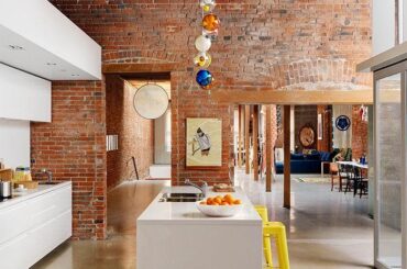 Loft in Vancouver by Omer Arbel [700x933]