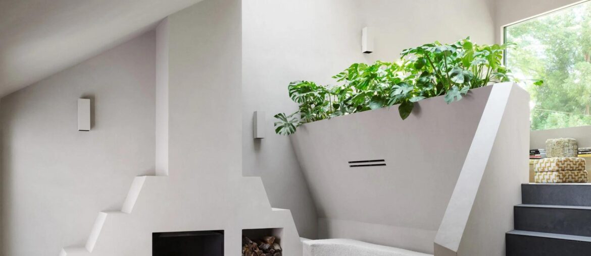 Living room centered around ziggurat fireplace in The Hamptons, New York [1891×2364]