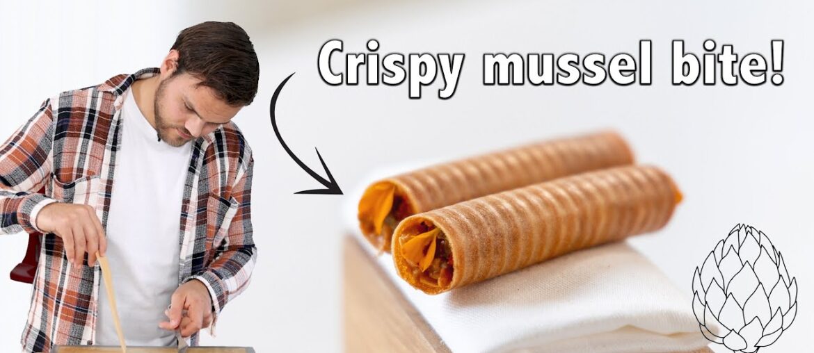 Mussel & crispy onion cilinder bite | Fine dining amuse bouche