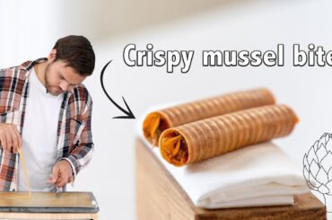 Mussel & crispy onion cilinder bite | Fine dining amuse bouche