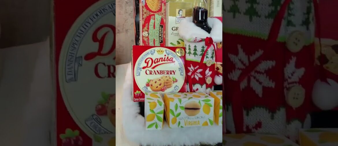 Simply Hamper Christmas Collection 2023 - Holiday Gourmet #christmashampers