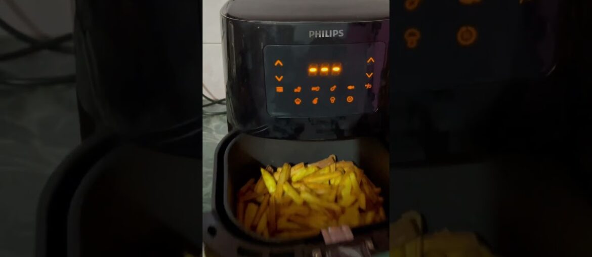 French fries in phillips air fryer #philipsairfryer #frenchfries #philips #shorts #trending #viral