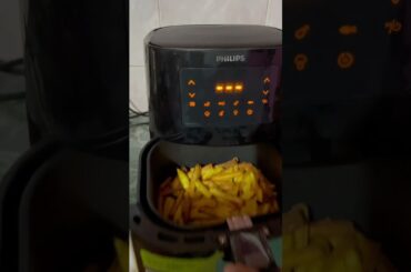 French fries in phillips air fryer #philipsairfryer #frenchfries #philips #shorts #trending #viral