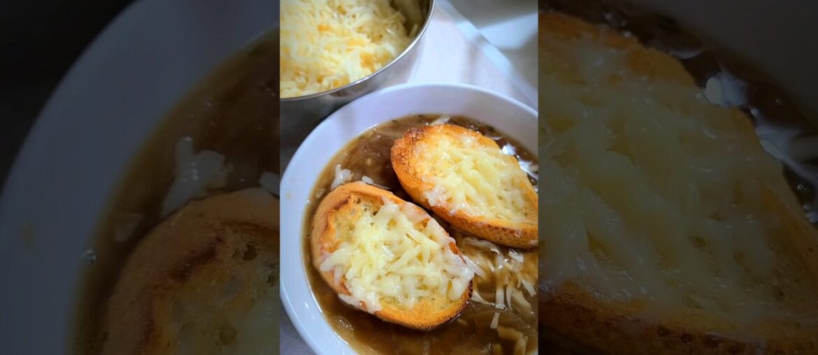 French Onion Soup  (yellow onion, garlic, dry sherry, beef broth, bay leaf, baguette, gruyere)