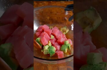 Light salad with fresh tuna, avocado, and egg #shorts