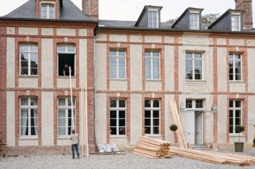 How Carpenters Breathe New Life Into The Chateau Master Suite