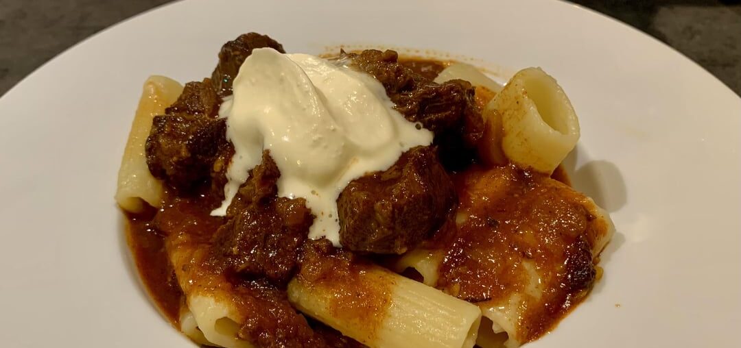 Ragoût de bœuf au paprika et strudel aux pommes pour les week-ends où il fait pas beau