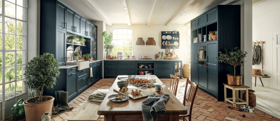 Spacious U-shaped country kitchen renovation in France [2500x1350]
