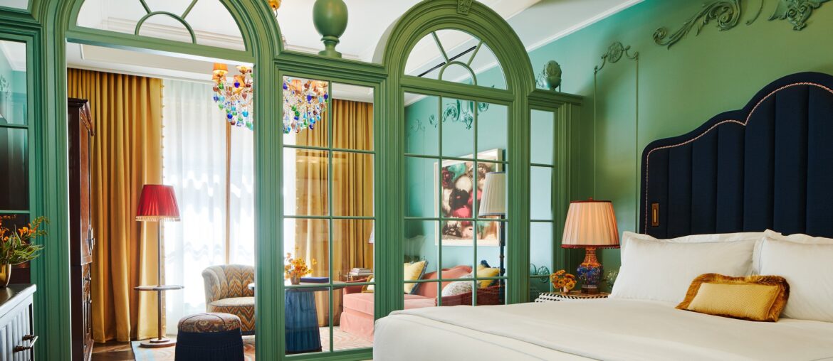 Suite with an ornate partition in a century-old Fifth Avenue bank building converted into a luxury hotel, Midtown Manhattan, New York City [3000x2000]