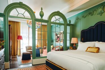 Suite with an ornate partition in a century-old Fifth Avenue bank building converted into a luxury hotel, Midtown Manhattan, New York City [3000x2000]