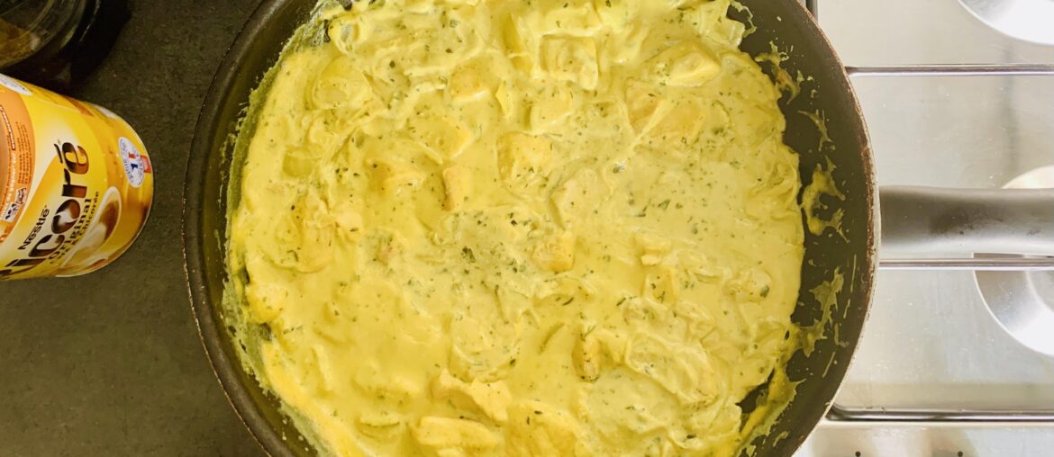 Le repas de midi: poulet au curry et au lait de coco. 🐓🥥 Tout simple et toujours très bon.