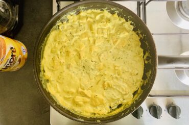 Le repas de midi: poulet au curry et au lait de coco. 🐓🥥 Tout simple et toujours très bon.