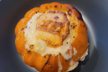 Mini potiron farci morbier, moutarde à l'ancienne, crème