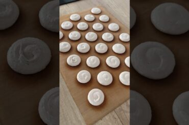 French meringue macarons