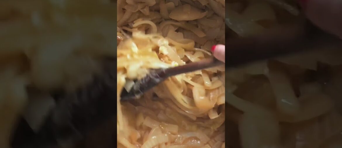 Vegan French Onion Soup #frenchonionsoup #vegan #soupseason #30daysofvegan