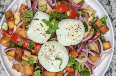 Apple Burrata Panzanella Salad Recipe #salad #recipe #burrata