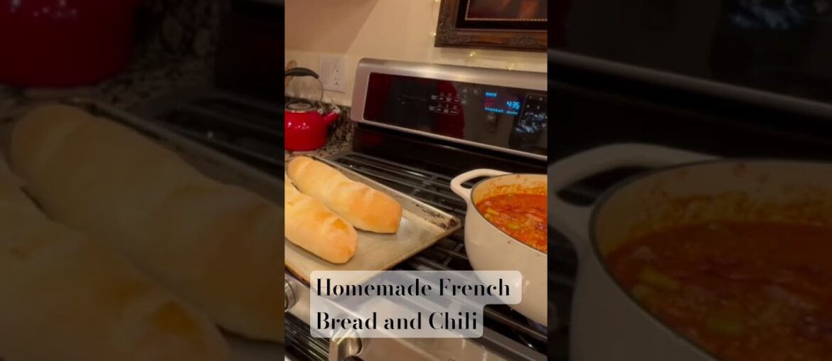 easy chili recipe. easy French bread recipe. perfect winter meal.