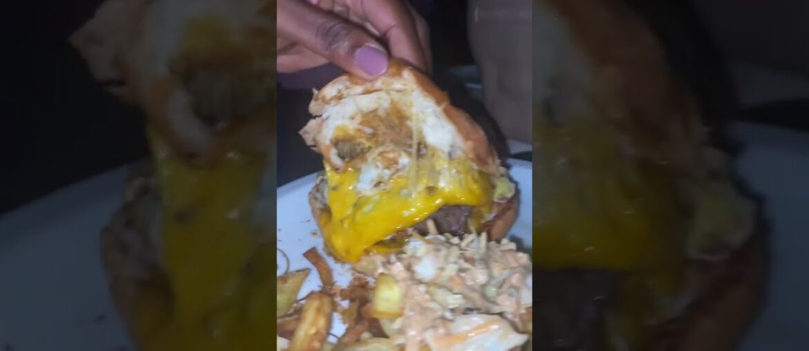 POTATOES CHIPS AND BURGER WINE #2023 #togo #lome #togofood #streetfood #africafood #party #asake