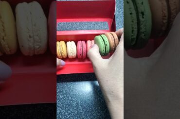 Packing French Macarons #sweet  #shorts