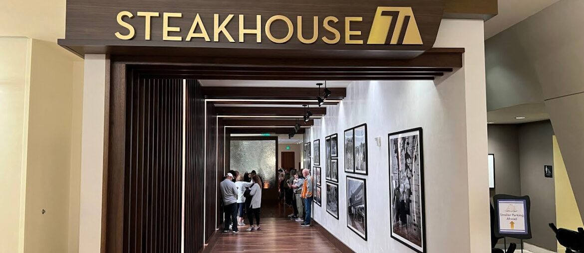 Eating at Steakhouse 71 Restaurant at the Contemporary Resort | Top Disney World Cheeseburger Eating at Steakhouse 71 Restaurant at the Contemporary Resort | Top Disney World Cheeseburger