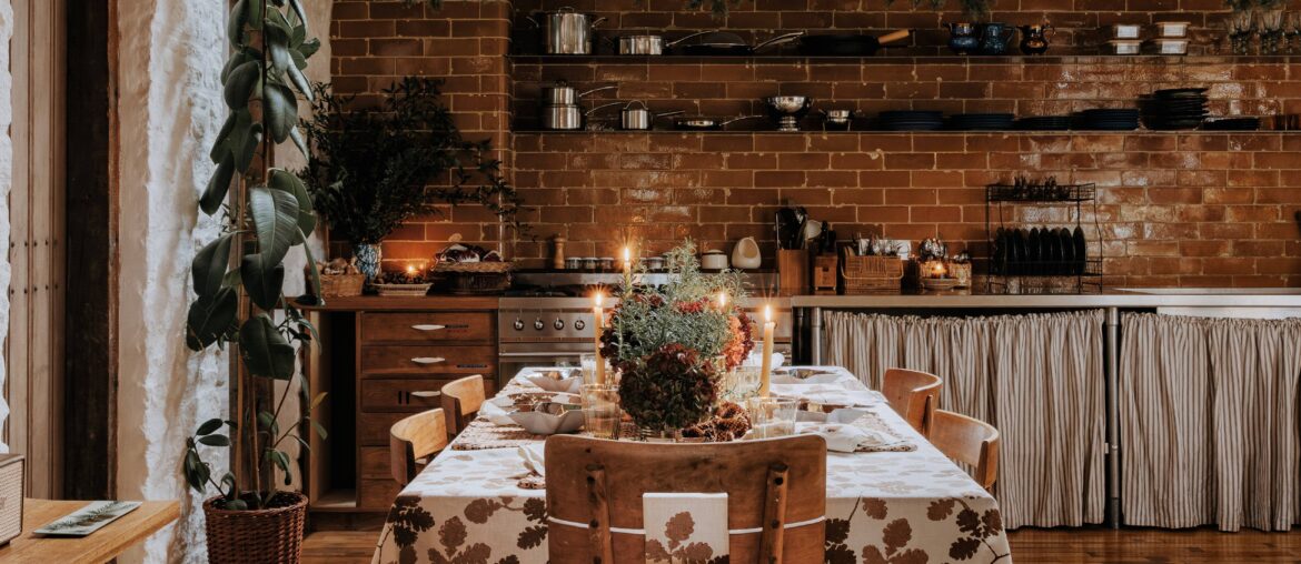 Former piggery transformed into a Christmas cottage in the Cotswolds, England [5072x7192]