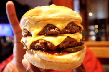 Revisiting the WORST GOURMET BURGER Restaurant In My State!