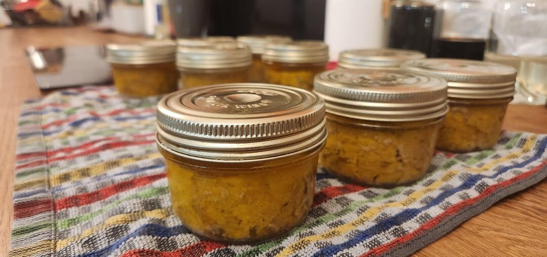 Foie gras et magrets séchés maison. Préparation de la fin d'année en Périgord.
