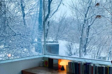 Corner window with winter views in a guest house, Paju City, Gyeonggi Province, South Korea [1440x1795]