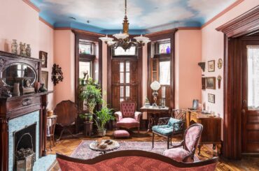 Parlor in a restored 1899 Romanesque Revival/Neo-Renaissance townhouse in Prospect Lefferts Gardens, Brooklyn, New York City [2000x1467]