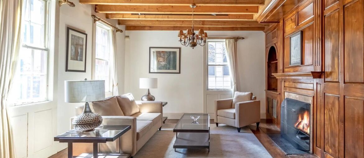 Rustic simplicity at 17 Grove St in Greenwich Village built in 1822. One of the last remaining wood-frame houses in NYC [2000 x 1334]