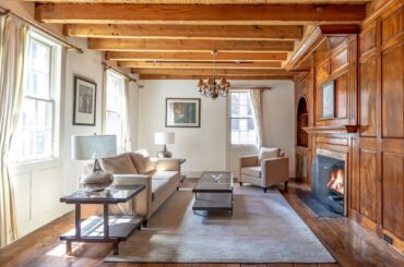 Rustic simplicity at 17 Grove St in Greenwich Village built in 1822. One of the last remaining wood-frame houses in NYC [2000 x 1334]