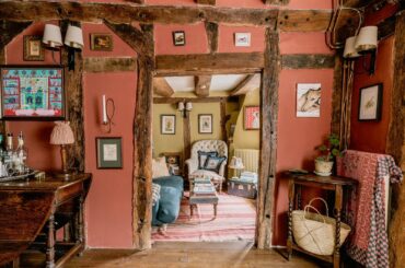 Entrance to the sitting room in an 18th-century cottage framed with original timbers in the village of Nayland, Suffolk, eastern England [1600x1067]