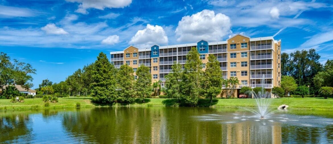 960 Starkey Rd, Largo, FL