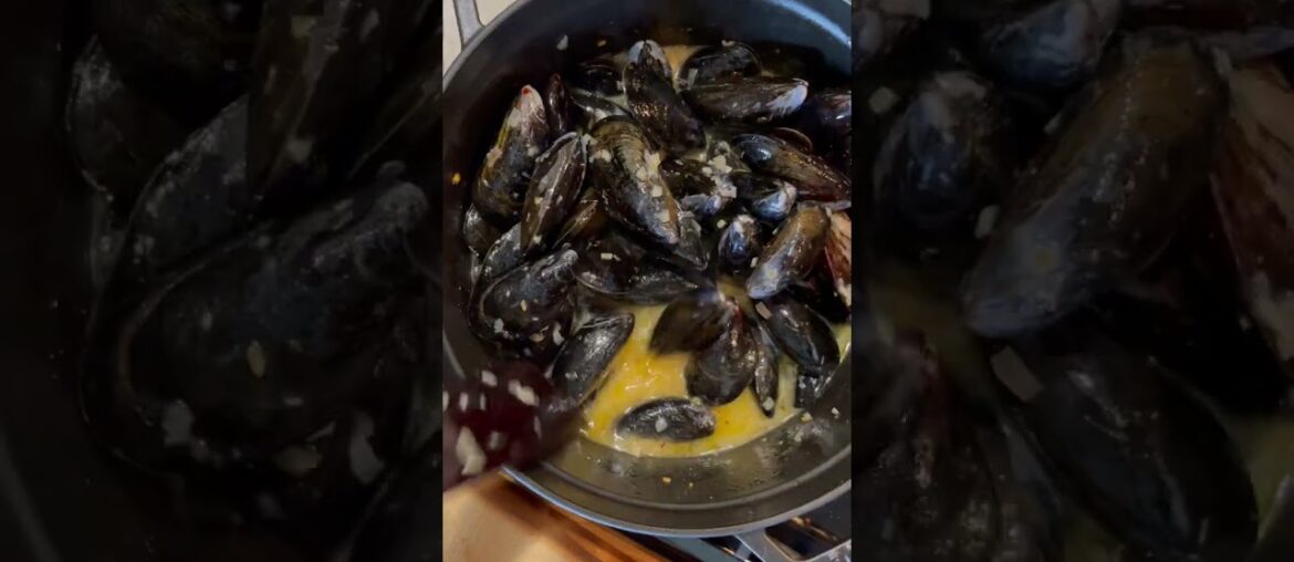 Better-than-restaurant white wine steamed mussels