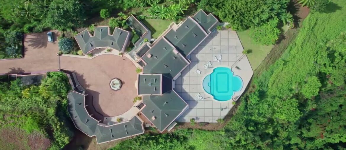 TAHITI - PUNAAUIA | Superbe villa de 700m2 avec vue mer et Moorea