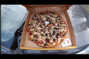 Garlic Jim's Famous Gourmet Pizza (Video in French)