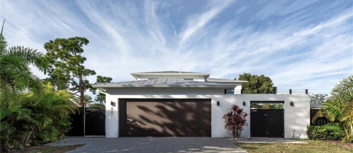 857 93rd Ave N, Naples, FL Presented by Troy Atchison.