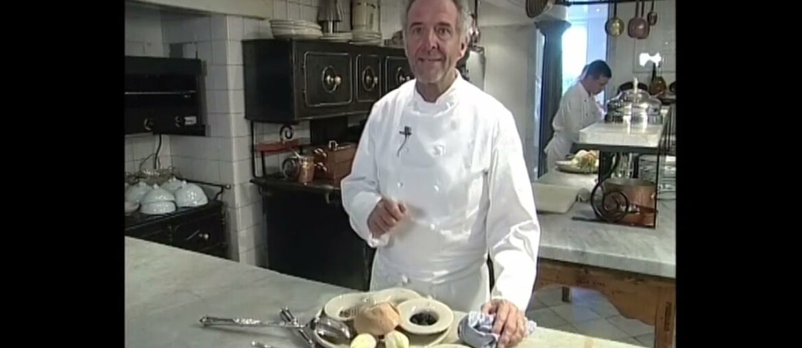 2-Star Michelin Chef Roger Souvereyns how to cook Raw French foie gras 2-Star Michelin Chef Roger Souvereyns how to cook Raw French foie gras