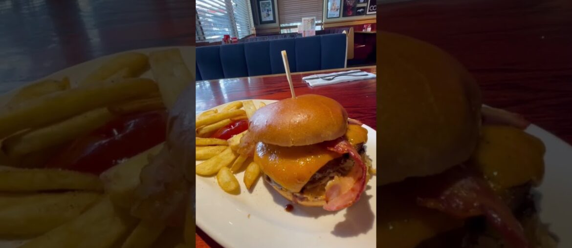 Roadhouse Burger @ Red Robin #burger #shorts Roadhouse Burger @ Red Robin #burger #shorts