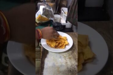 Cheesy Nachos #shorts #indianstreetfood #nachosrecipe #viralshorts